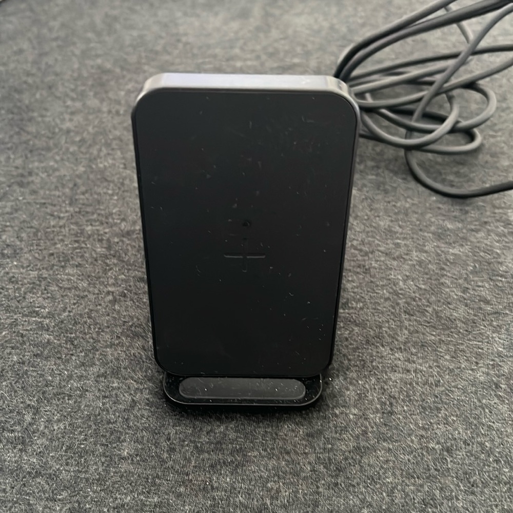 Wireless iphone and airpods charger